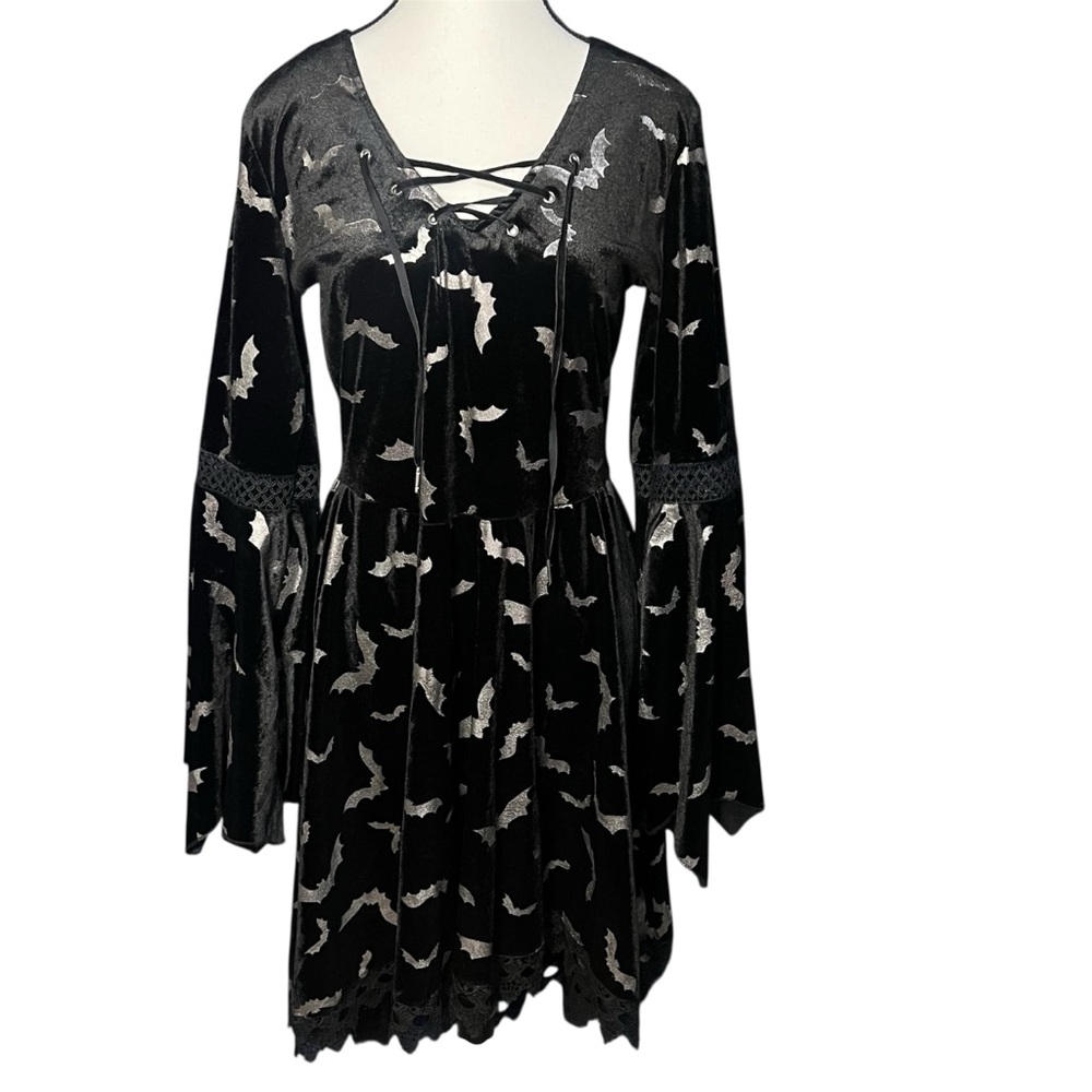 Spirit Women’s Black and White Bat Print Long Sleeve Midi Dress Size Medium